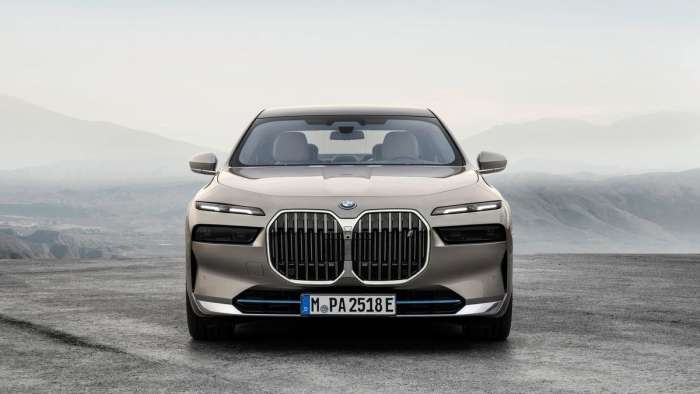Head-on view of the new BMW 7 Series showing off its huge grille.