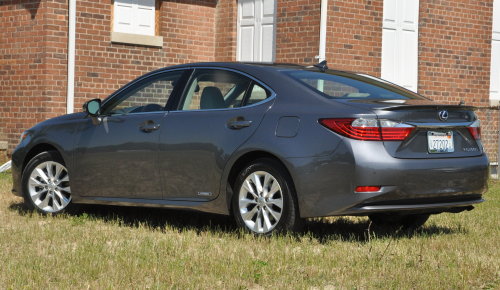 The rear end of the 2013 Lexus ES300h