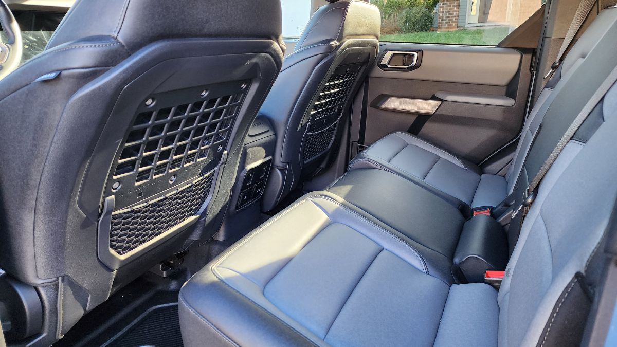 2023 Ford Bronco Everglades: backseat
