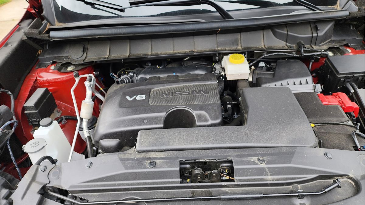 The 2023 Nissan Pathfinder Platinum 4WD engine