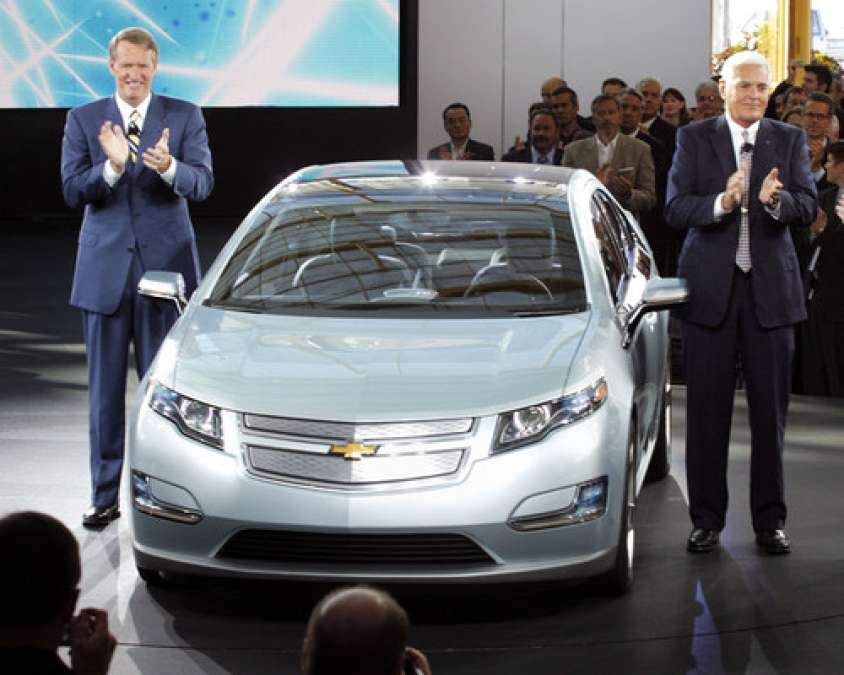 Lutz and Wagoner unveiling the Chevy Volt