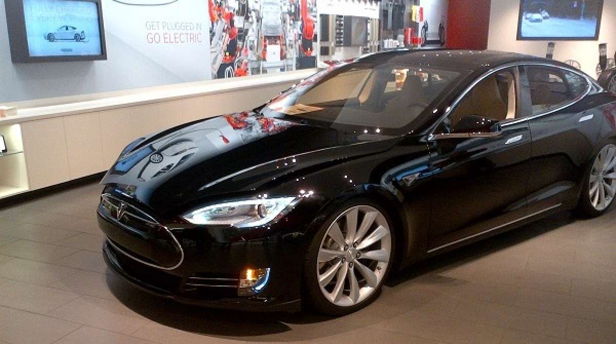 Tesla Model S Safety Test Underway At IIHS
