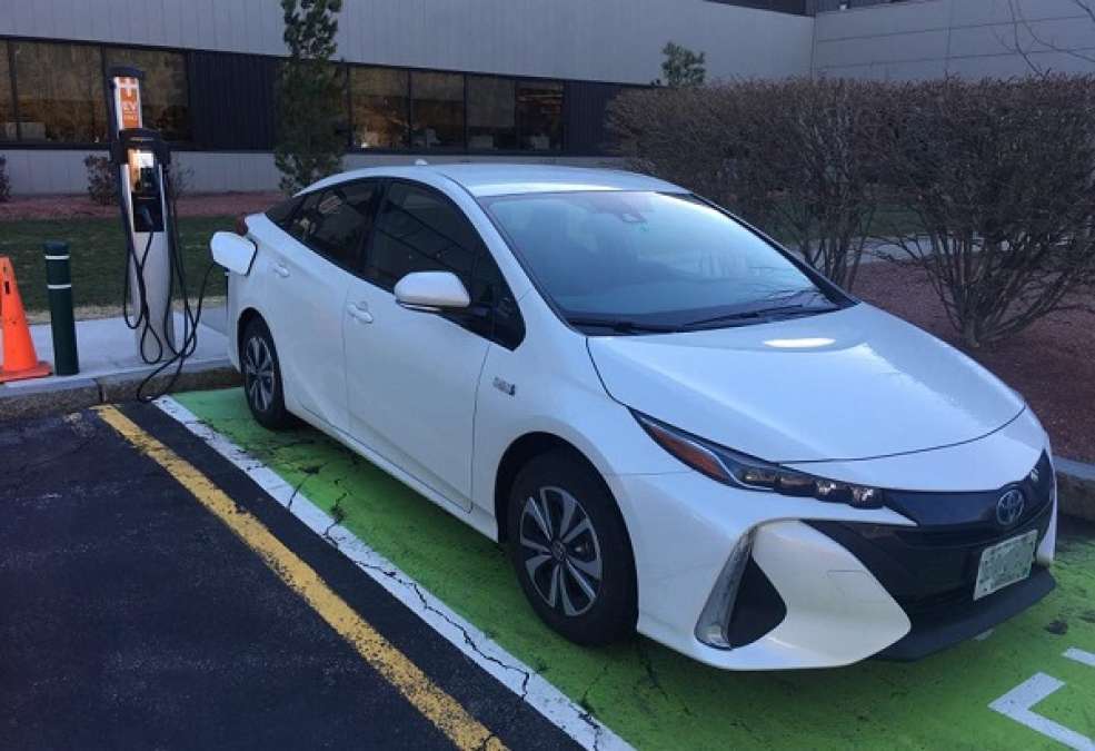 Is the 2017 Prius Prime the perfect long-distance green commuter car?