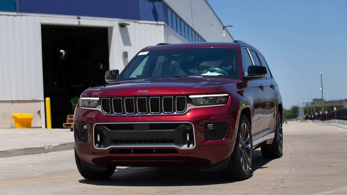 2021 Jeep Grand Cherokee L Vehicles Start Arriving at Dealers