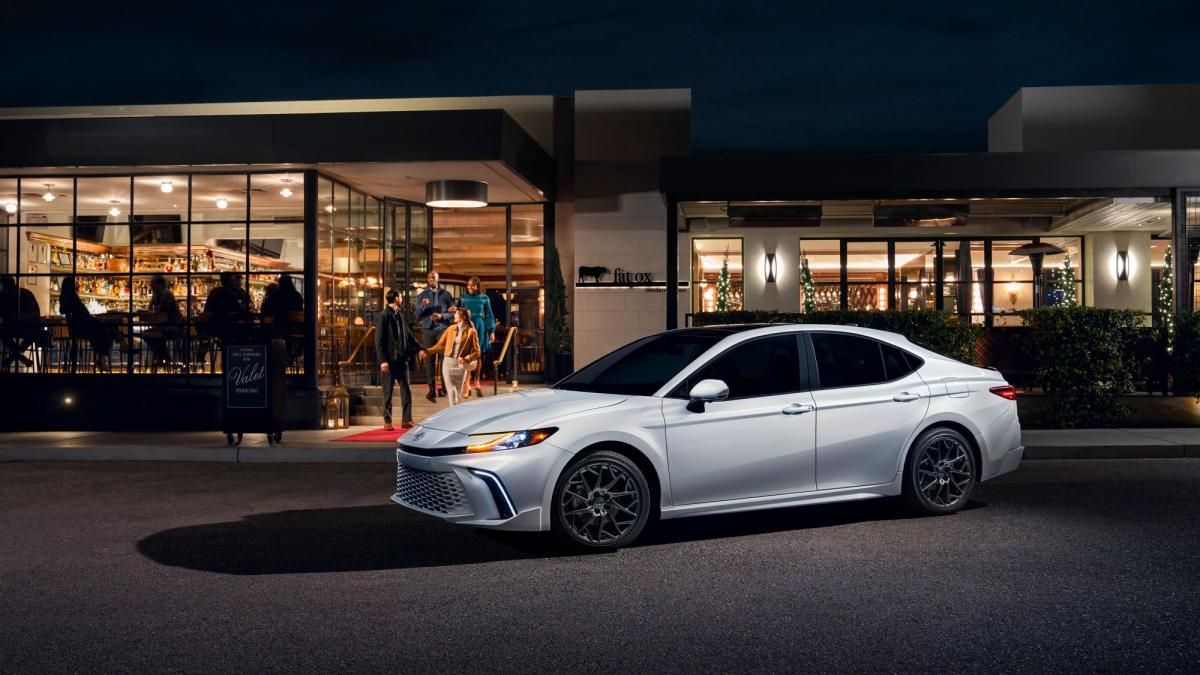 5 Reasons to Buy a 2025 Toyota Camry Hybrid 