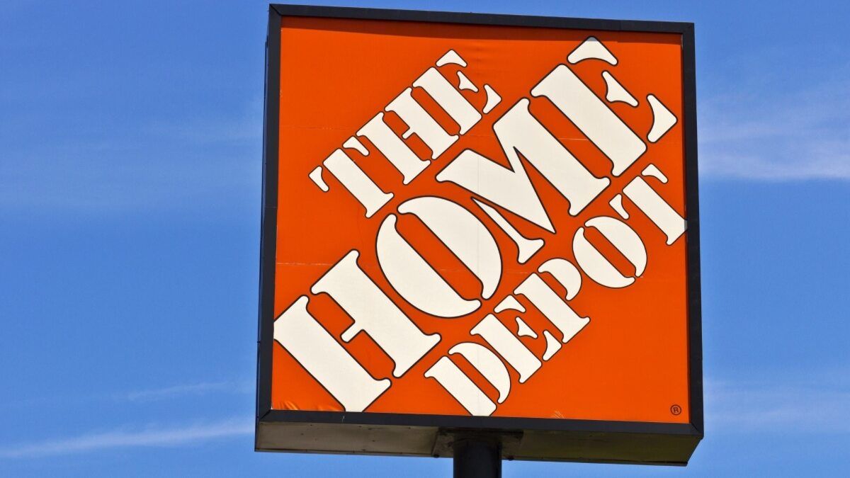 Violent Shoplifting Caught on Tape at Home Depot