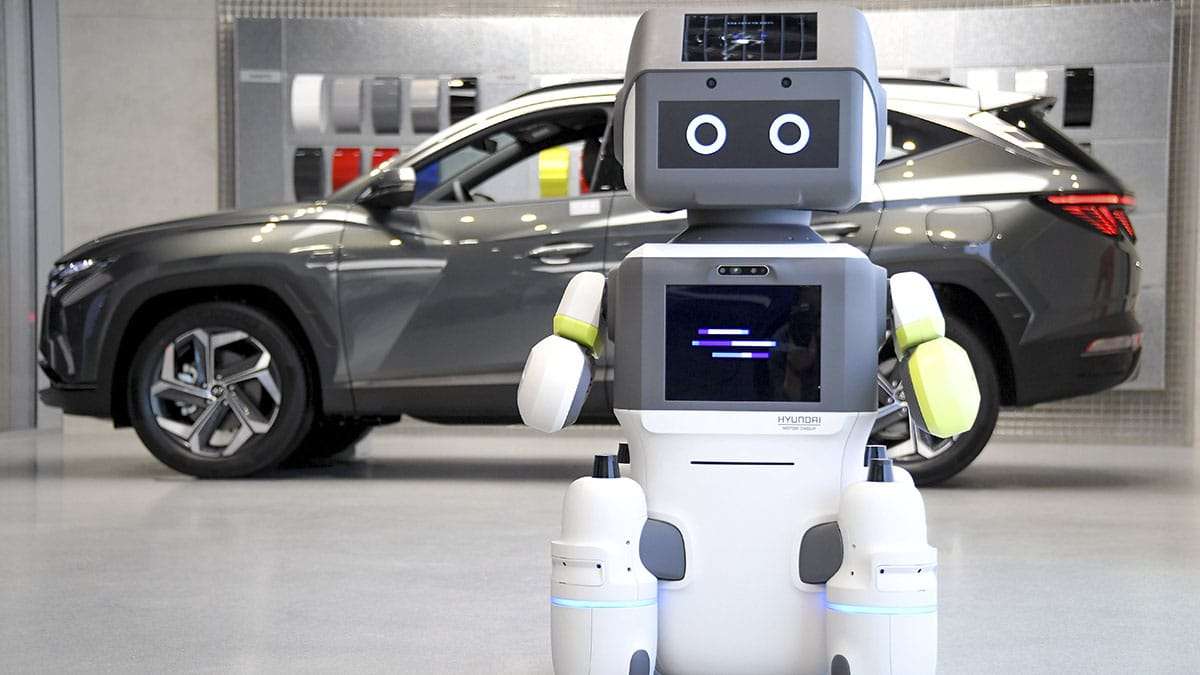 Hyundai Kia DAL-e dealership robot