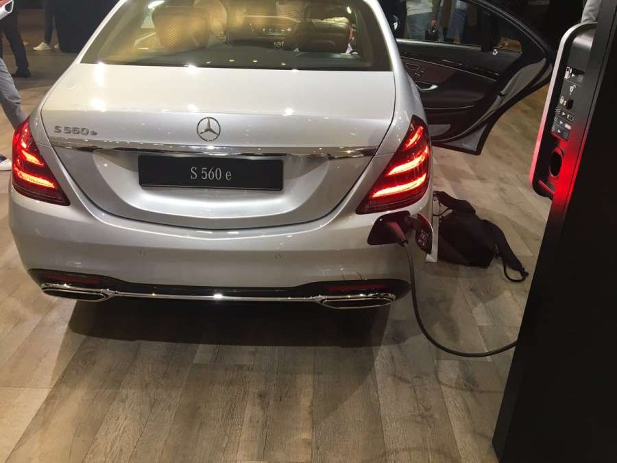Mercedes PHEV S 550 Charging