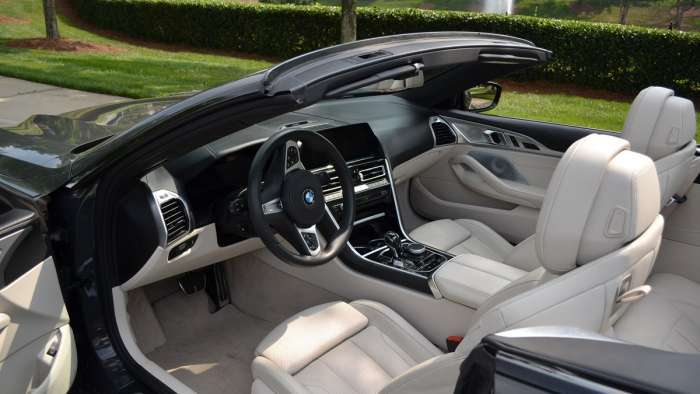 2019 BMW M850i xDrive Convertible interior dash
