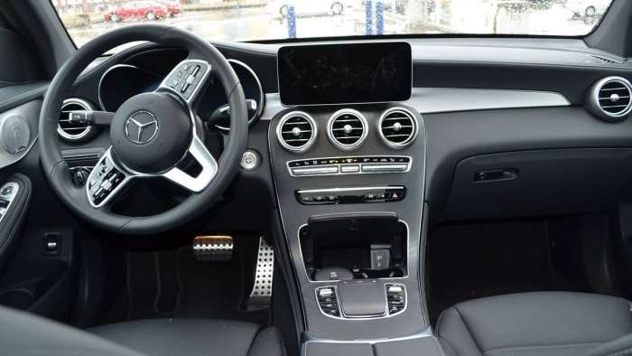 2020 Mercedes GLC 300 4MATIC Coupe designo cardinal red metallic interior front