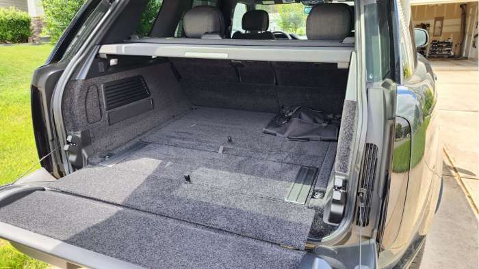 2023 Range Rover PHEV SE trunk