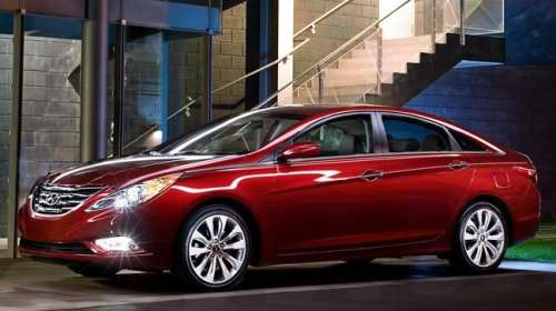 The 2012 Hyundai Sonata SE from the side in Sparkling Red