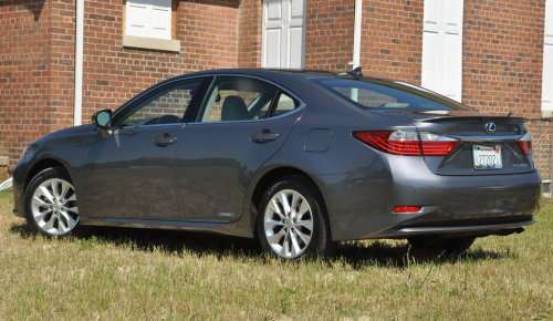The rear end of the 2013 Lexus ES300h