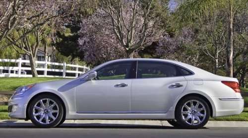 The 2012 Hyundai Equus from the side