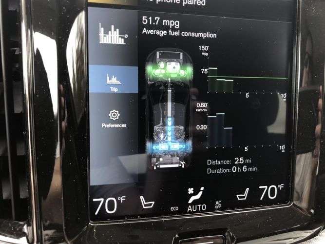 Volvo XC 60 plug in hybrid touch screen