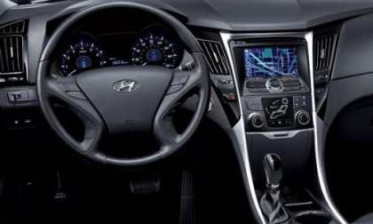 The dash of the 2012 Hyundai Sonata SE
