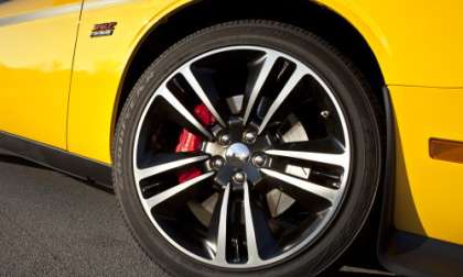 The unique wheel of the Dodge Challenger SRT8 392 Yellow Jacket 