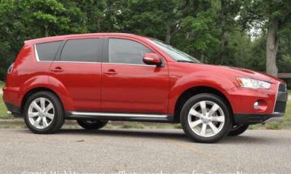 The side profile of the 2012 Mitsubishi Outlander GT S-AWC 