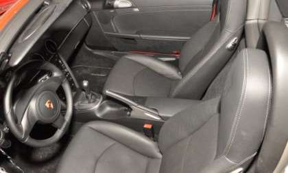 A closer look at theseating area of the 2012 Porsche Boxster S