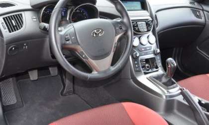 The dash of the 2013 Hyundai Genesis Coupe 3.8 R-Spec