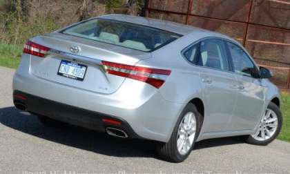 The rear end of the 2013 Toyota Avalon XLE Premium