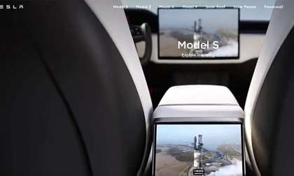 Tesla Now Shows a Cool Model S Video With a Starship Launch Screen