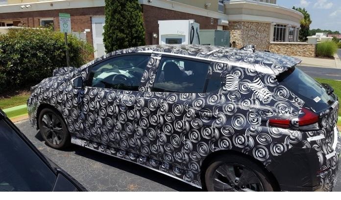 2018 Nissan Leaf side view