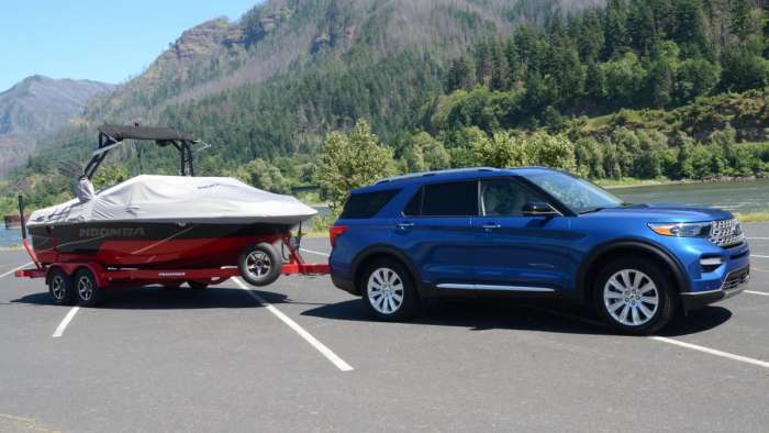 2020 Ford Explorer Towing a boat