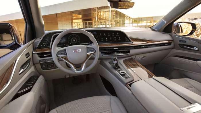 2021 Cadillac Escalade 38-inch curved-panel OLED dashboard 