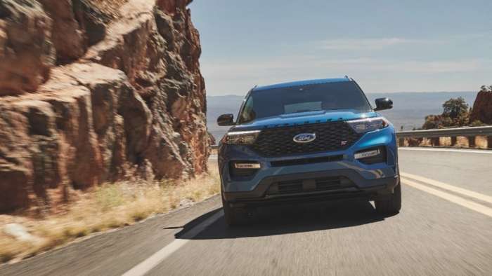 Ford Explorer Takes On A Rural Road