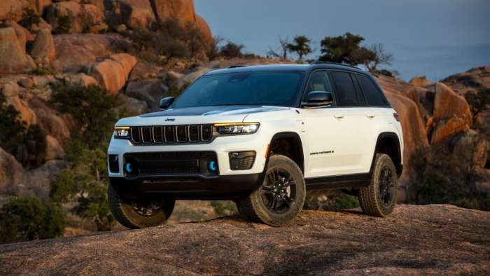 2023 Jeep Grand Cherokee Wins Green 4x4 of the Year