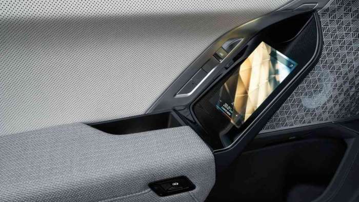 Image showing the 5.5-inch screens in the rear doors of the new BMW 7 Series