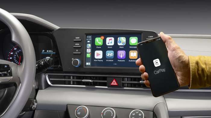 Hyundai Elantra offers wireless Android Auto and Apple CarPlay