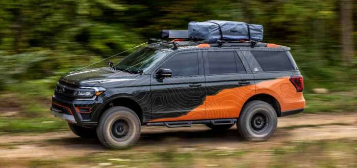 Ford Timberline Expedition Easily Handles Off-Roading