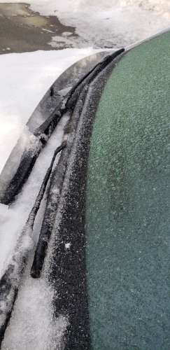 Image of Kona EV with frozen wipers by John Goreham