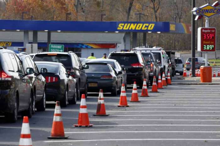 People Waiting For Gasoline While The Colonial Pipeline Was Down