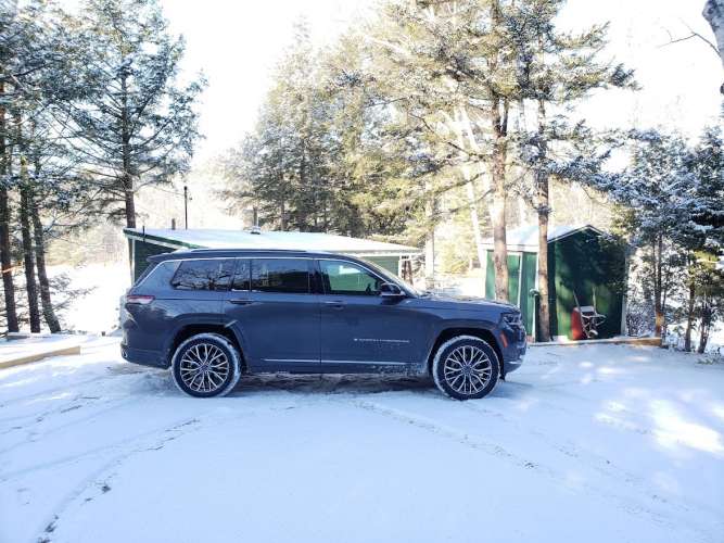 Jeep Grand Cherokee L image by John Goreham