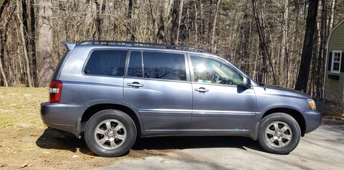 Toyota Highlander with Falken ZIEX CT60 A/S tires.