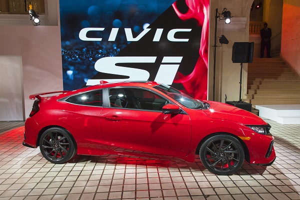 2017_Honda_Civic_Coupe_Si