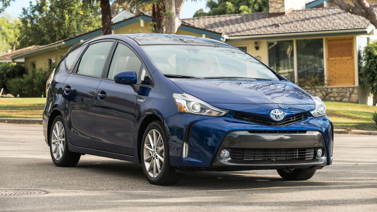 3 Reasons Toyota Should Bring Back The Prius V But In Awd E