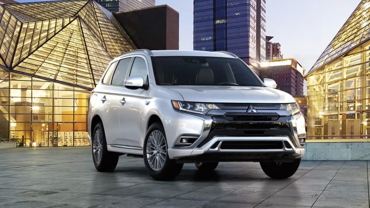 2019 Mitsubishi Outlander PHEV; Plug-In Hybrid In A Practical Compact ...