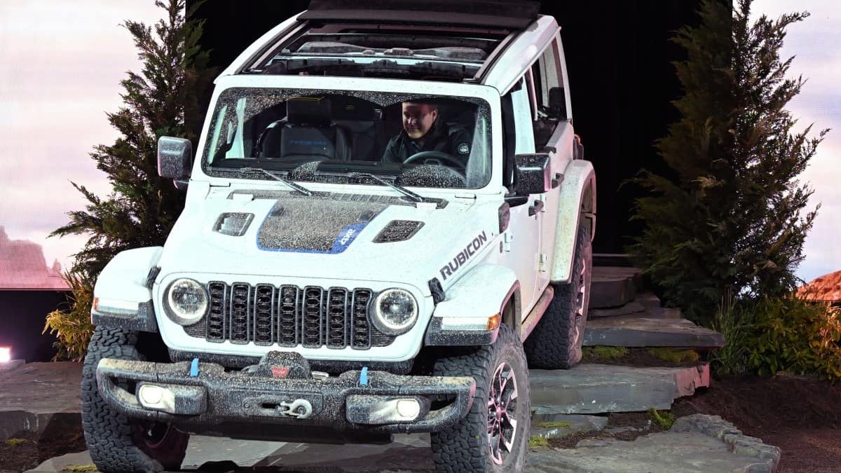 2024 Jeep Wrangler Adds More Capability and 12.3-inch Touchscreen