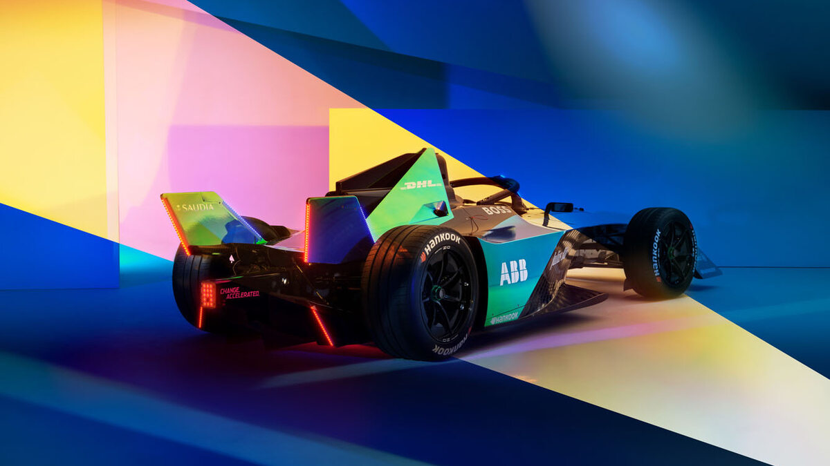 🔍 FIRST LOOK: Fast-charging in Formula E ⚡️ 