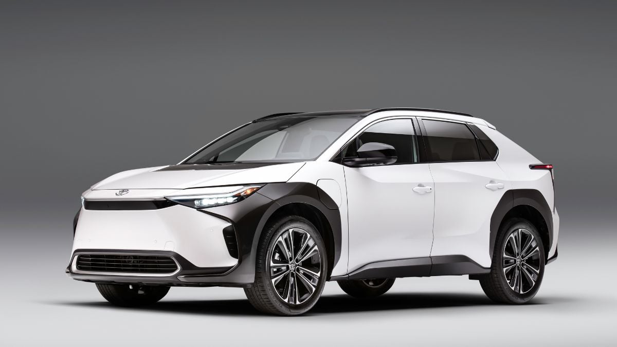 Why The 2023 Toyota bZ4X YokeStyle Steering Wheel is Not A Good Idea