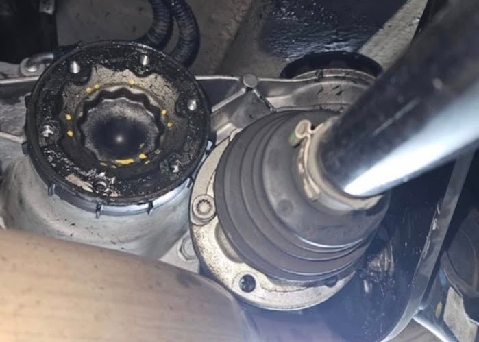 2025 VW Cross Sport rear axle was not bolted to the differential