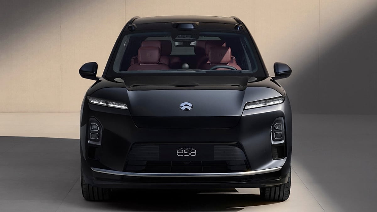 Front view of Nio ES8