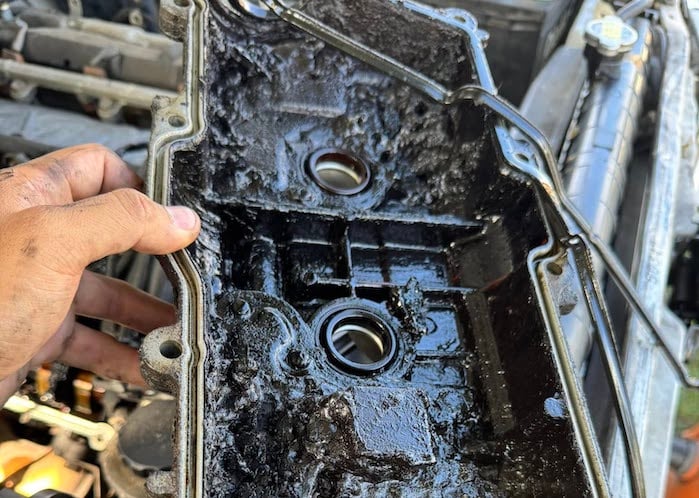 Nate's 2000 Toyota Tacoma valve cover with sludge
