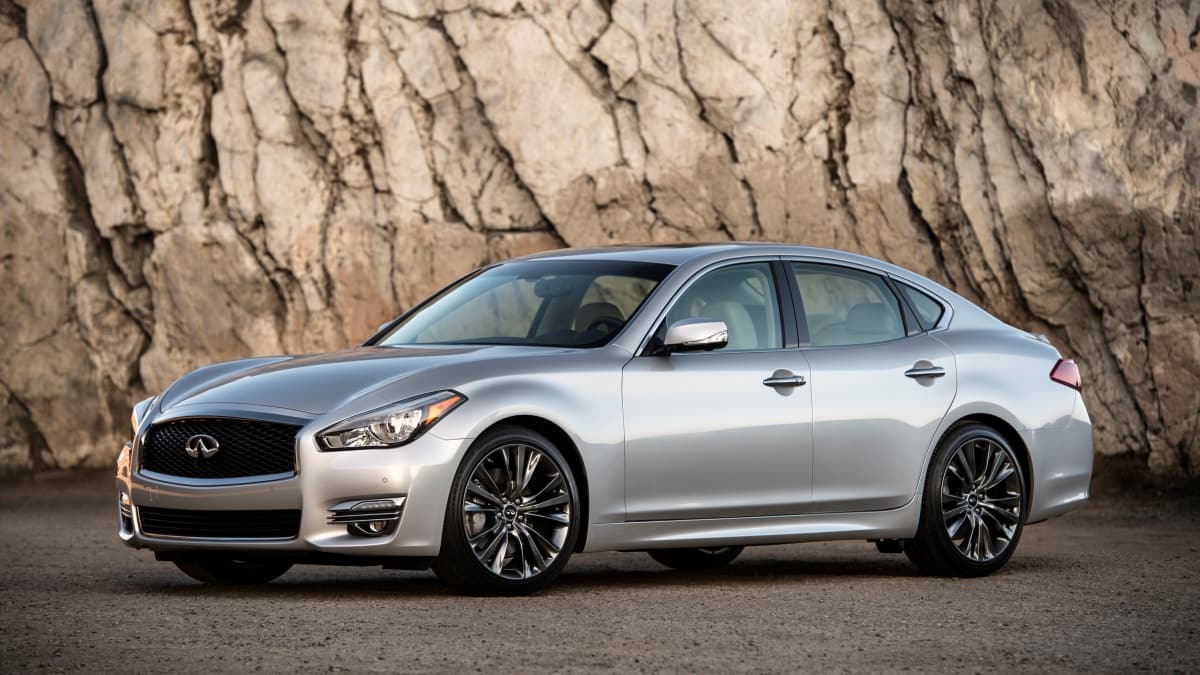 INFINITI to bring out a new, more performance-oriented Q70S with a manual transmission and a 450-horsepower Red Sport version