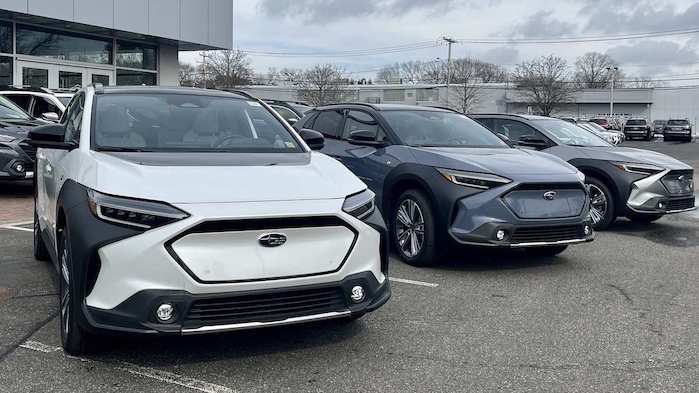 2023 Subaru Solterra models sitting on a dealer's lot