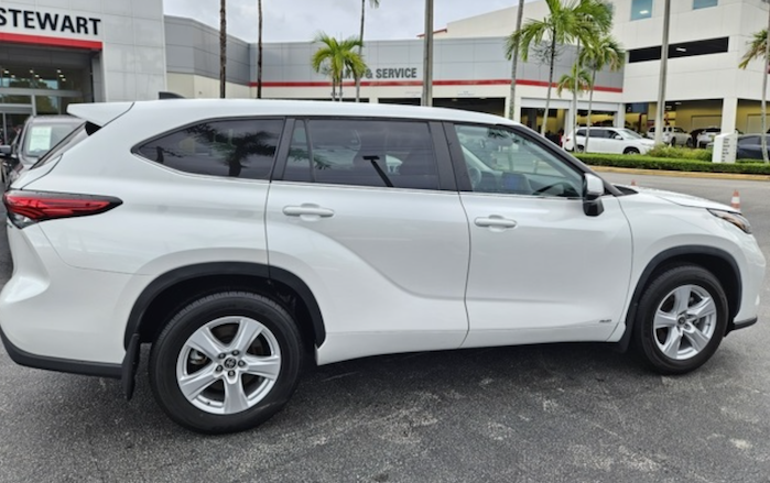 Donna's 2023 Toyota Highlander at the dealer